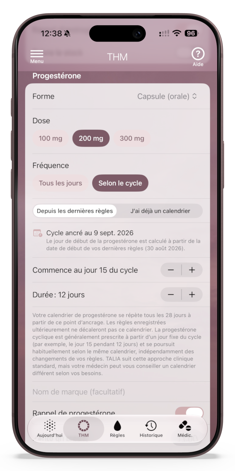 Écran d'application montrant les options de dosage et de fréquence pour la progestérone, avec des détails sur le cycle.