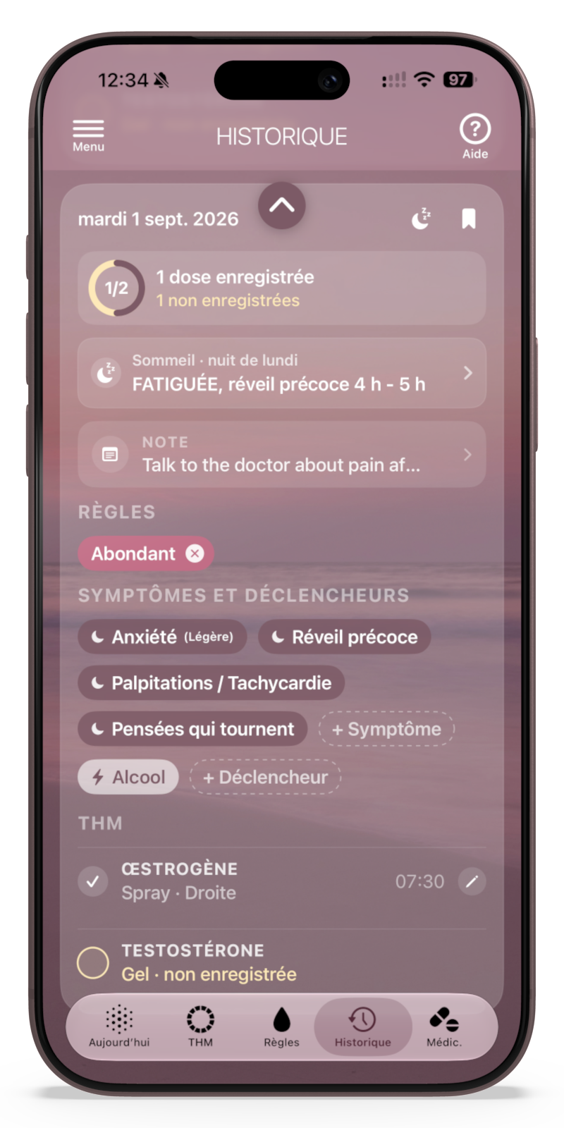 Écran d'historique d'une application de suivi de santé avec des données sur les doses, symptômes et règles.